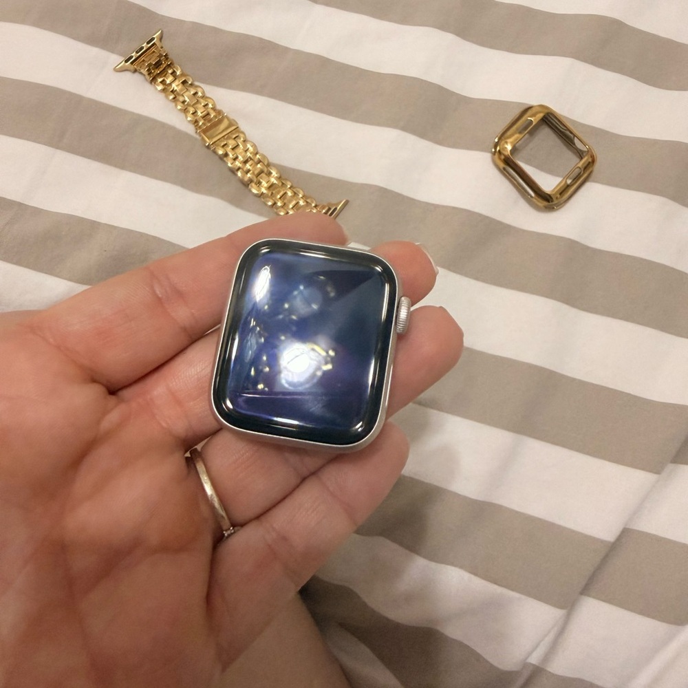 Apple Smartwatch with Gold Band - Picture 2 of 12